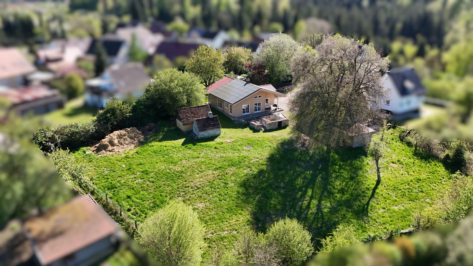 Klimafreundlicher Massivholz-Bungalow mit traumhaftem Grundstück in Naturlage
