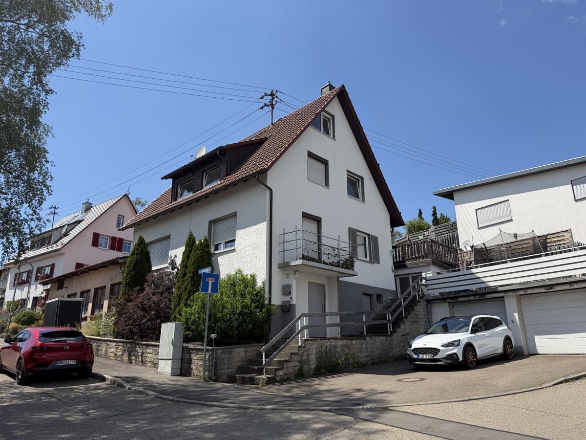 Großzügiges 2-Familienhaus mit Garagen- / Gewerbehalle in Söhnstetten