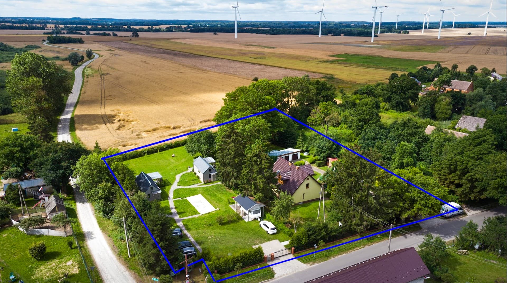 Anlageobjekt (4699 m²): Ganzjahreshaus + 2 Sommerhäuser, 10 km bis zur Ostsee (Westpommern).