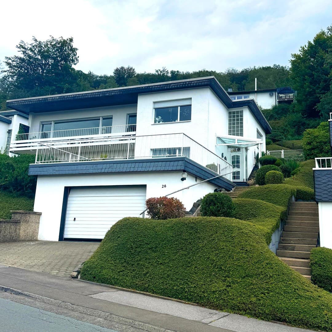 ZWEIFAMILIENHAUS | ZWEI WOHNUNGEN | ZWEI GÄRTEN | HAUS MIT PANORAMA-BLICK
