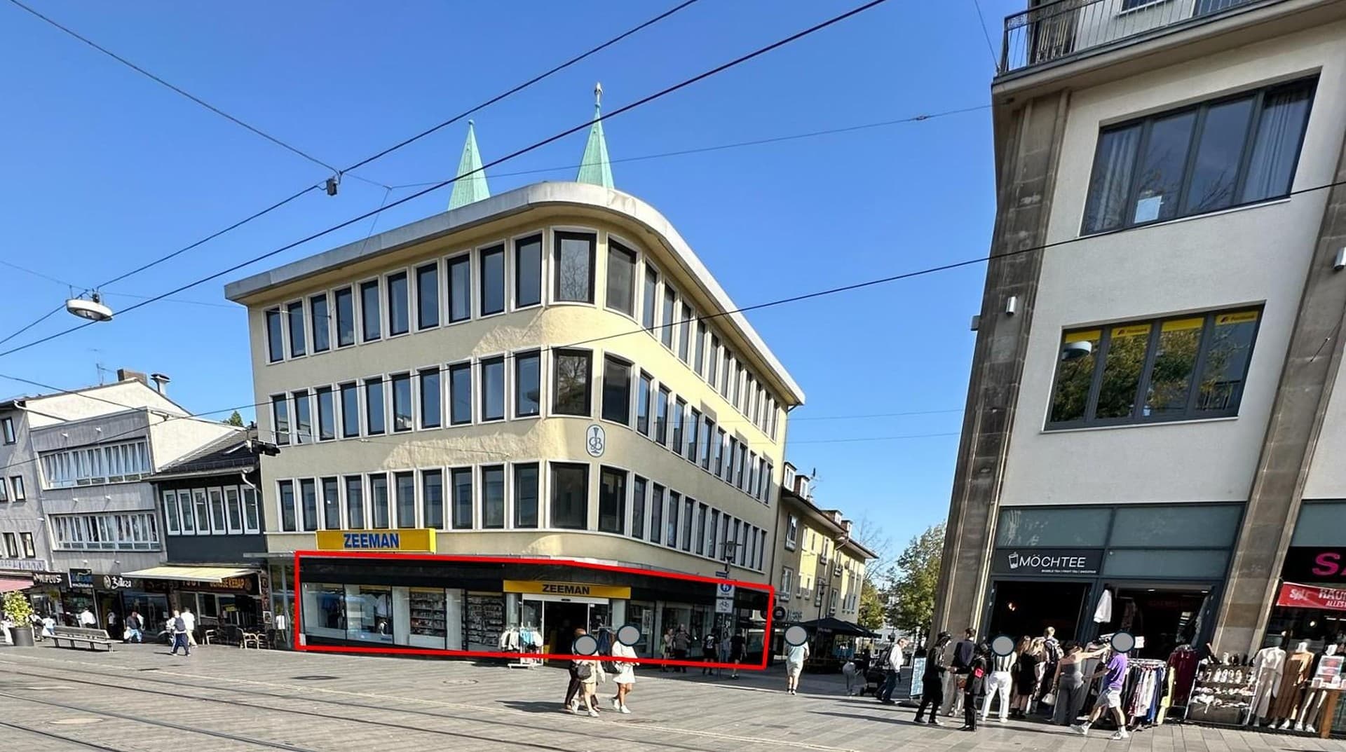 1A-Eckladen in Top Lage mit 30 m Schaufensterfront !