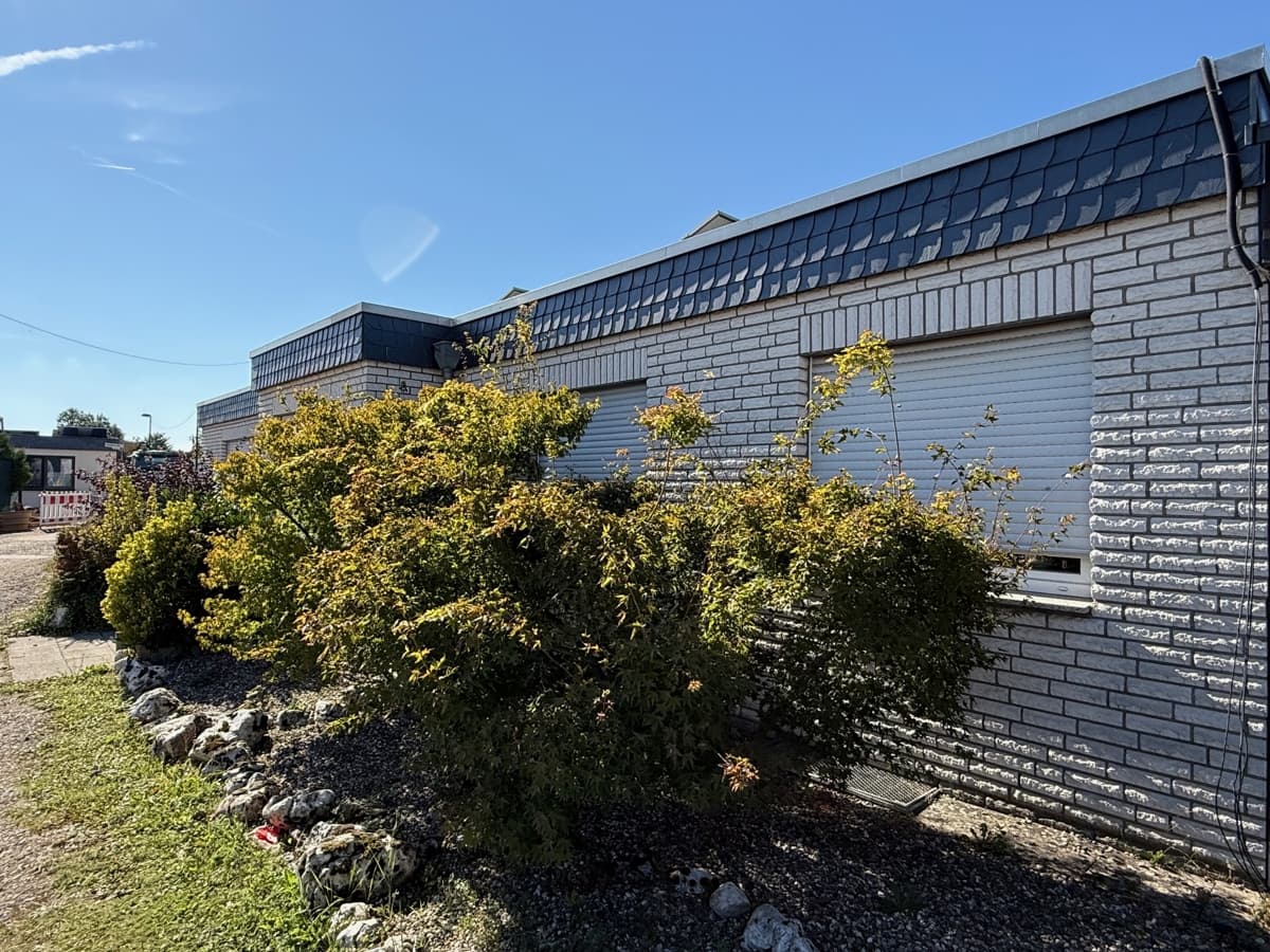 TROISDORF ESCHMAR top Bungalow, Bj. 2004, 5 Zimmer, ca. 160 m² Wfl. 460 m² GrSt., Keller, Garage, PV