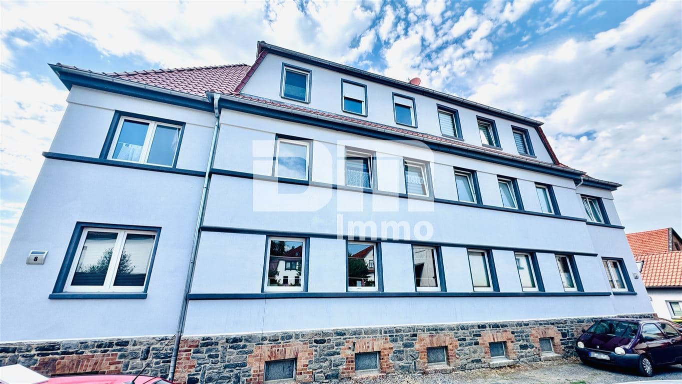 Umfangreich saniertes Gebäudeensemble mit 8 Wohneinheiten / 4 Garagen