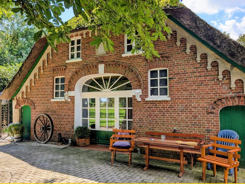 Historischer Resthof mit Reetdach – großzügiges Anwesen auf über 6.300 m²!