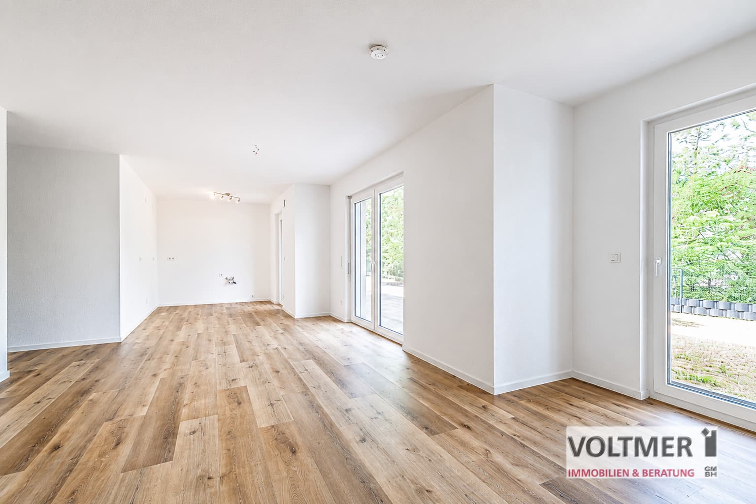 NEUWERTIG - energieeffiziente Erdgeschosswohnung mit Terrasse und PKW-Stellplatz in Neunkirchen!
