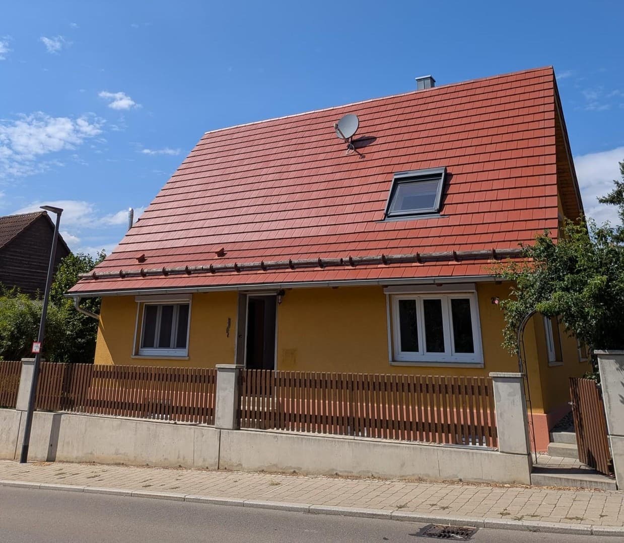 Freistehendes Haus, wunderschöner Garten und Freisitz, sofort frei + Ohne Provision