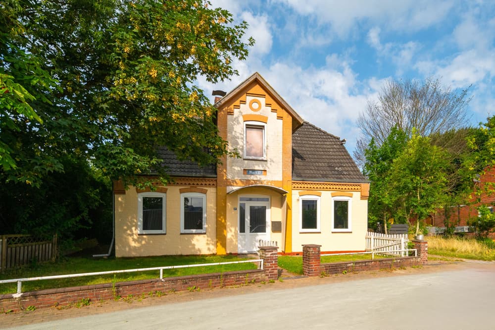 Historisches Einfamilienhaus mit 2 Wohnungen und großem Grundstück nahe dem Husumer Zentrum.
