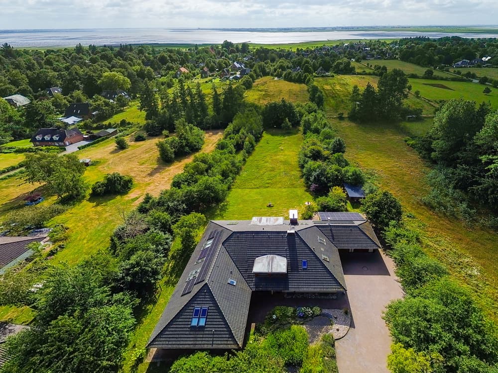 Traumhafte Lage, opulentes Raumangebot: Diese exklusive Villa an der Nordseeküste steht zum Verkauf.
