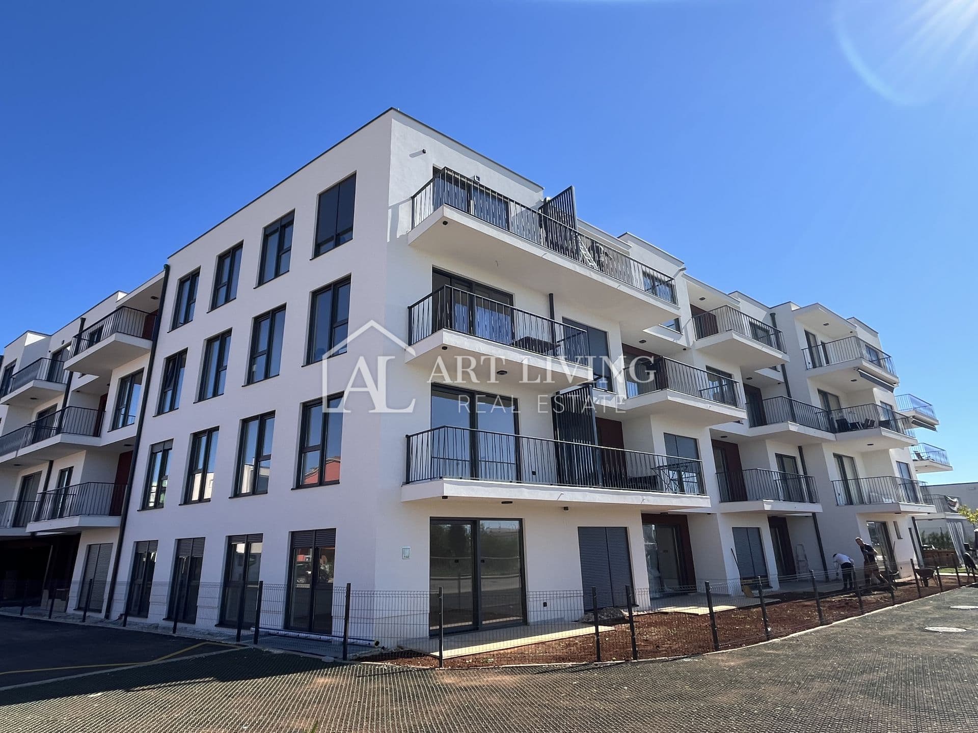 Umag, Zentrum – moderne Wohnung mit 2 Parkplätzen, NEUBAU