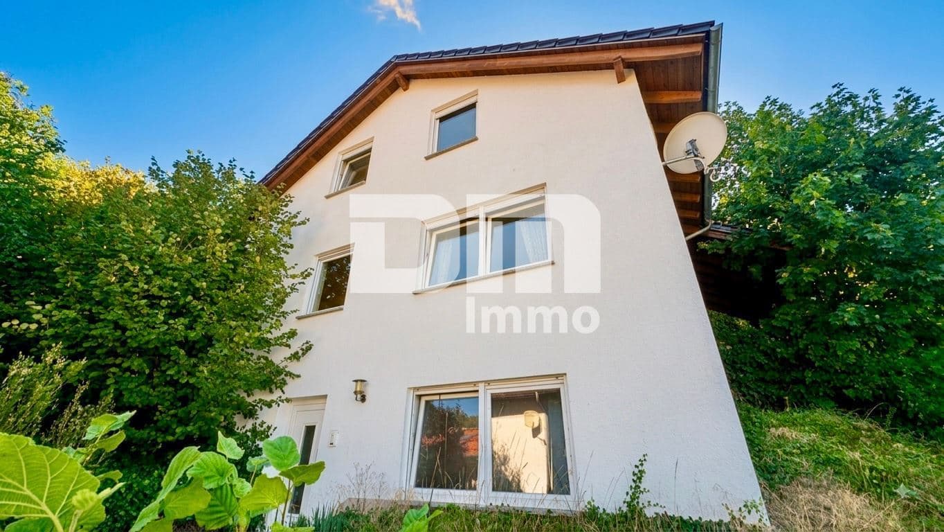 Moderner Wohntraum in ruhiger, naturnaher Sackgassenendlage mit Panoramablick über die Stadt