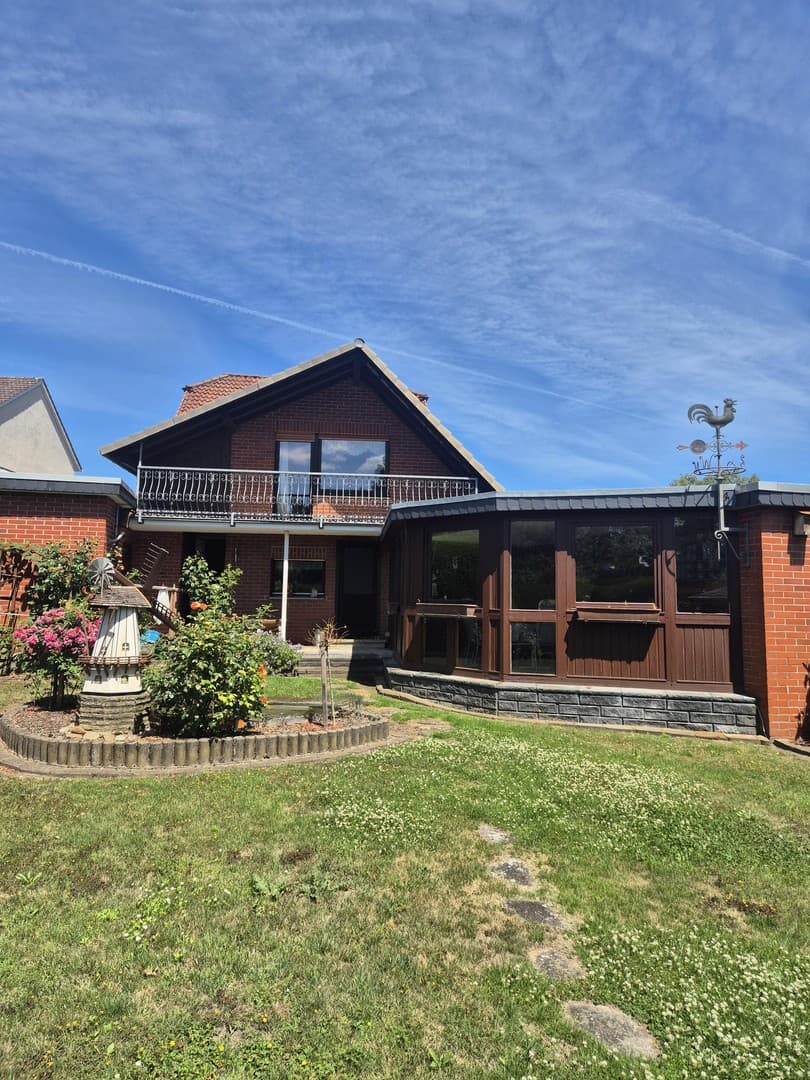 Charmantes Einfamilienhaus mit traumhaftem Südgarten, Wintergarten und Doppelgarage