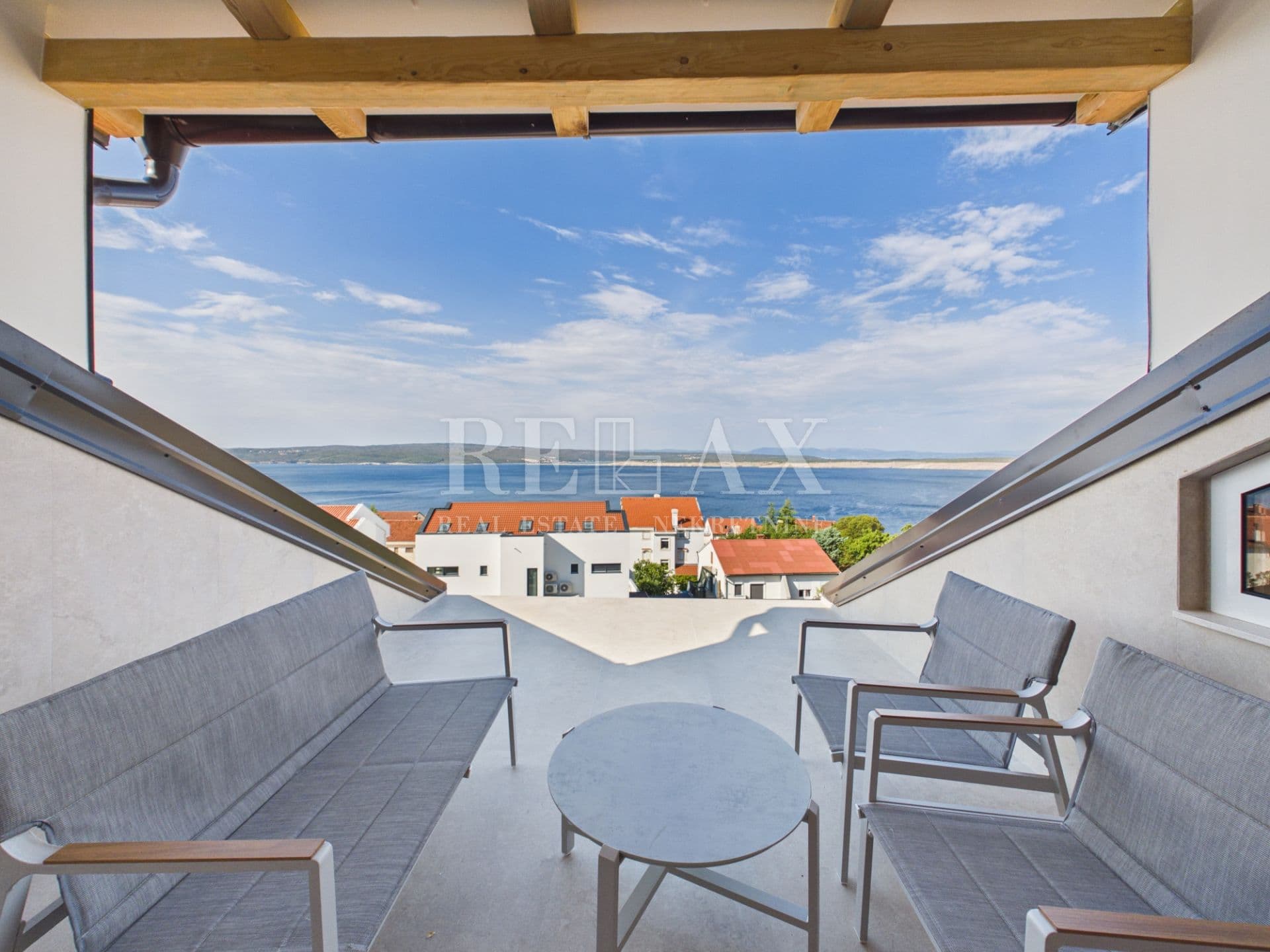 Dramalj – geräumige Wohnung mit Terrasse und Panoramablick aufs Meer