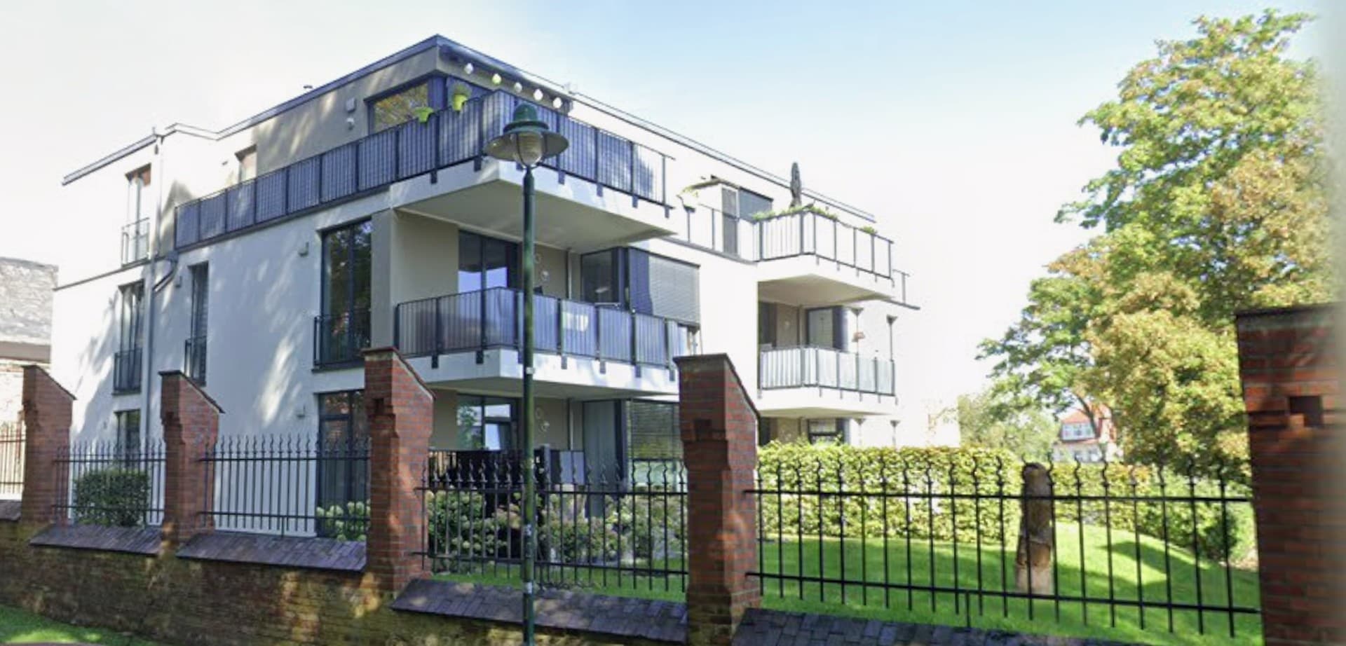 moderne Eigentumswohnung im Erdgeschoss mit Terrasse und Stellplatz