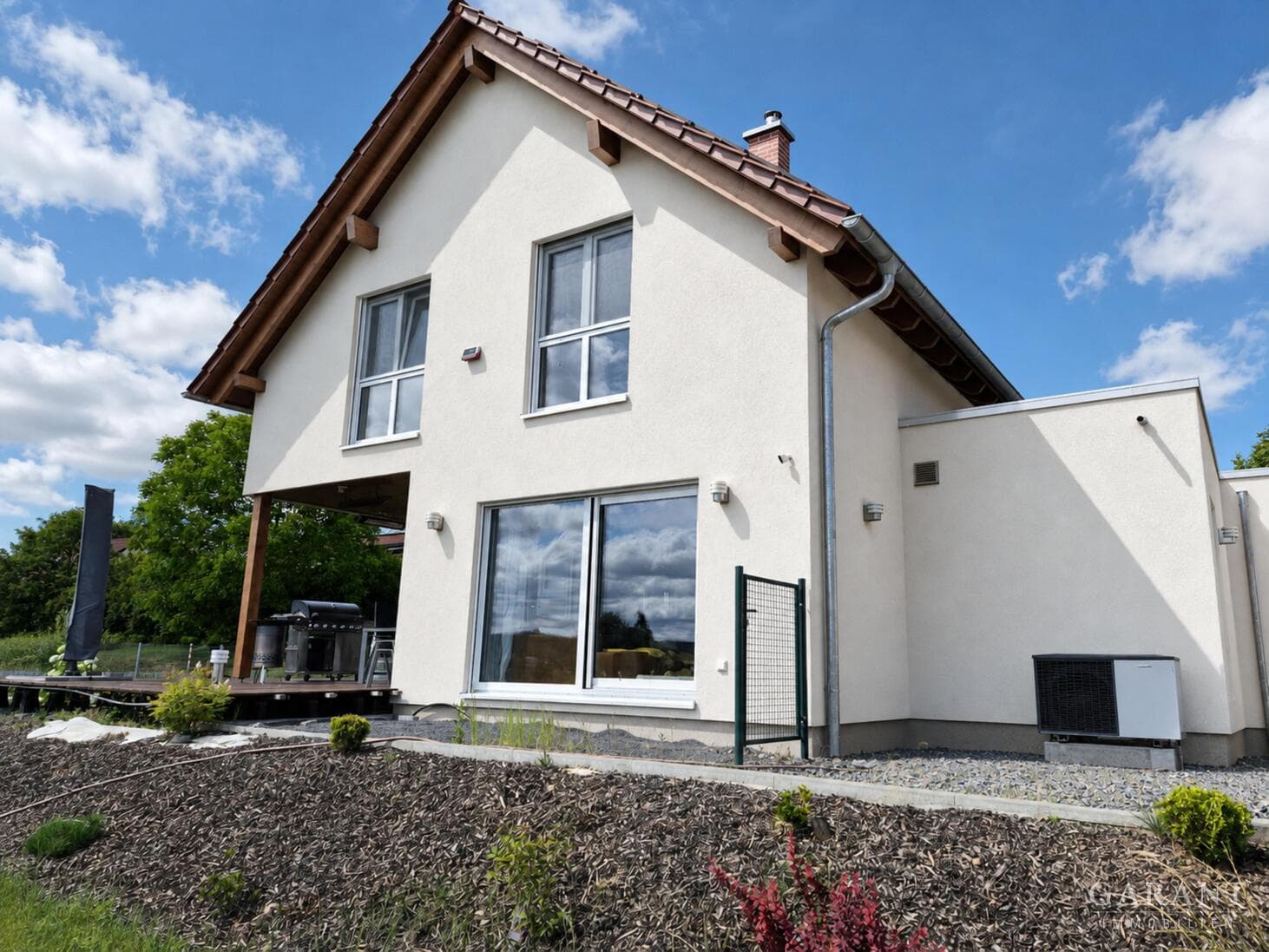 Familienglück im Grünen - neuwertiges Zuhause mit großem Garten