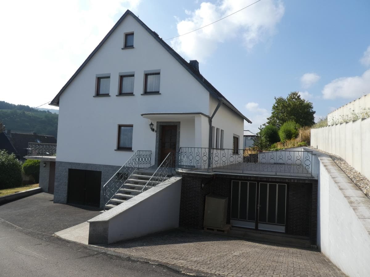 Achtung junge Familie - Freistehendes Wohnhaus mit 2 Garagen und großen Terrassen in Fell