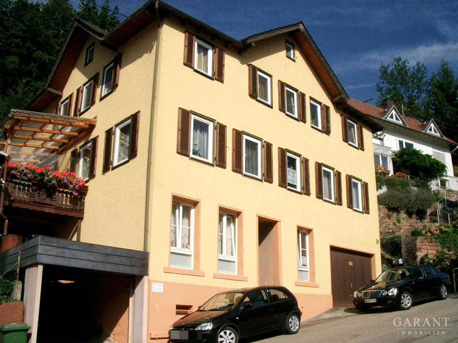 Vielseitiges XXL Zweifamilienhaus mit Schloss- und Enztalblick