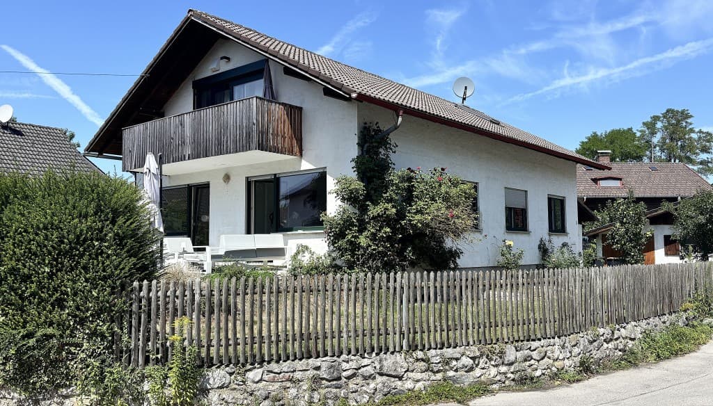  *** Solide Kapitalanlage in begehrter Wohnlage ***
   Zweifamilienhaus in Starnberg