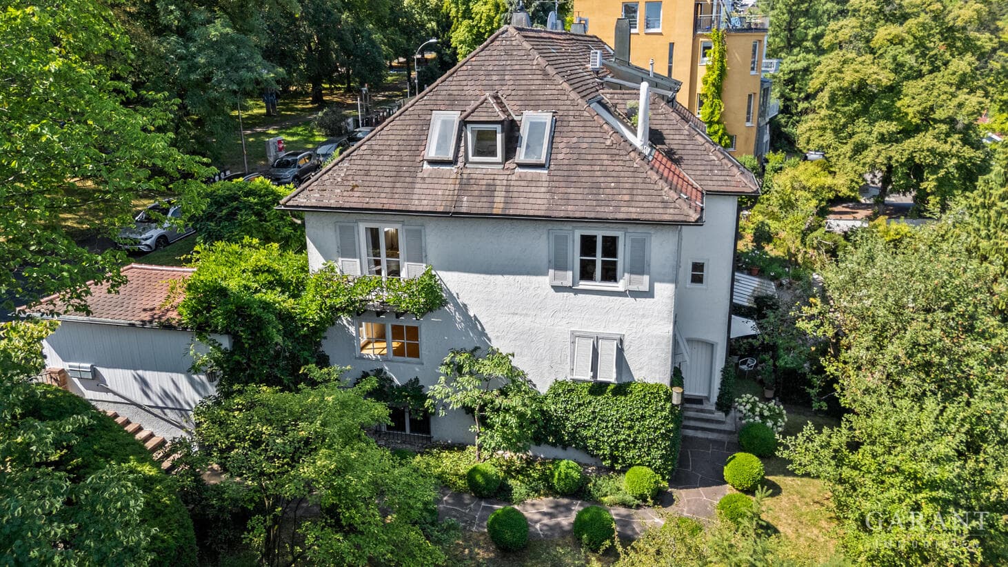 Stilvolles Einfamilienhaus mit phantastischer Aussicht, Garten, Terrasse und Einliegerwohnung!