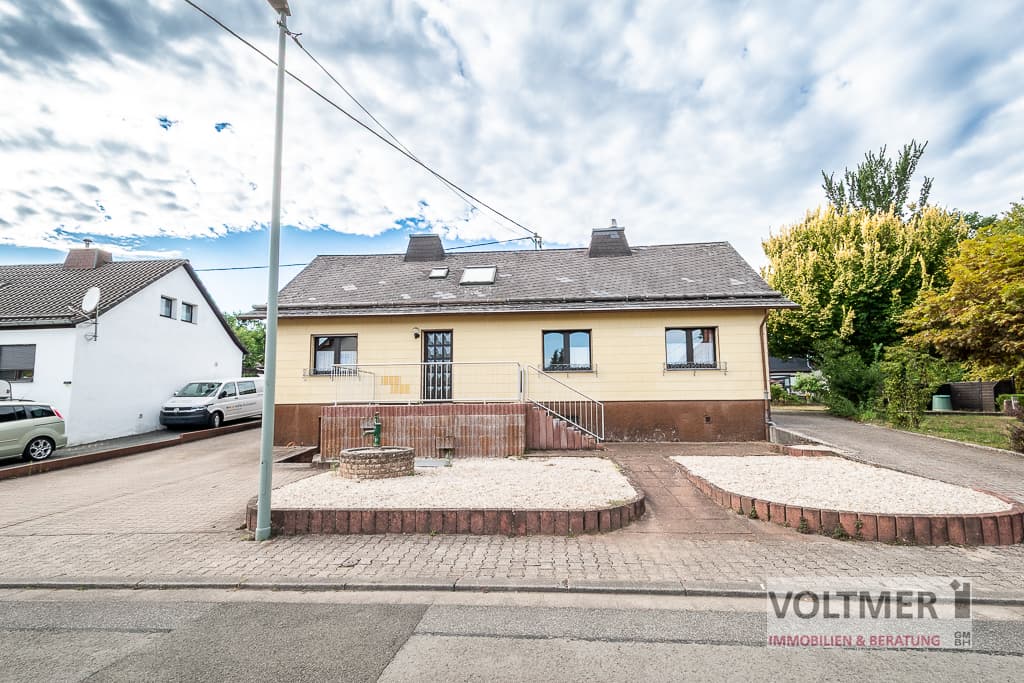 DUO - Ein- bis Zweifamilienhaus mit Garage & Carport in Sackgassenlage von Nohfelden!