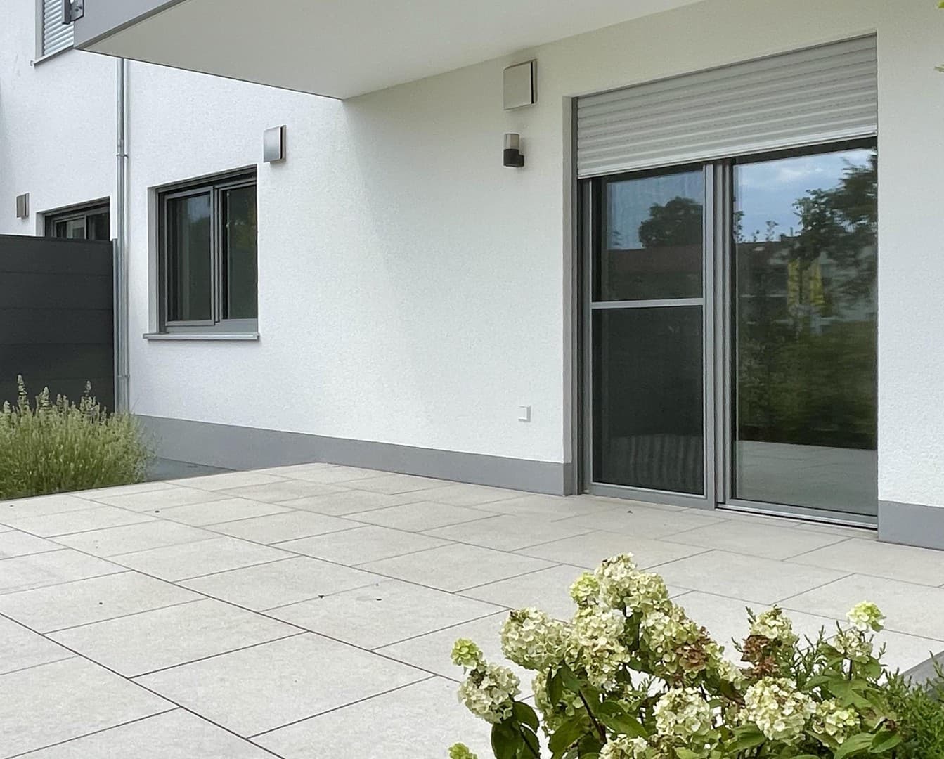 Neuwertige helle EG-Wohnung, mit Gartenanteil, zentrumsnah in Altomünster