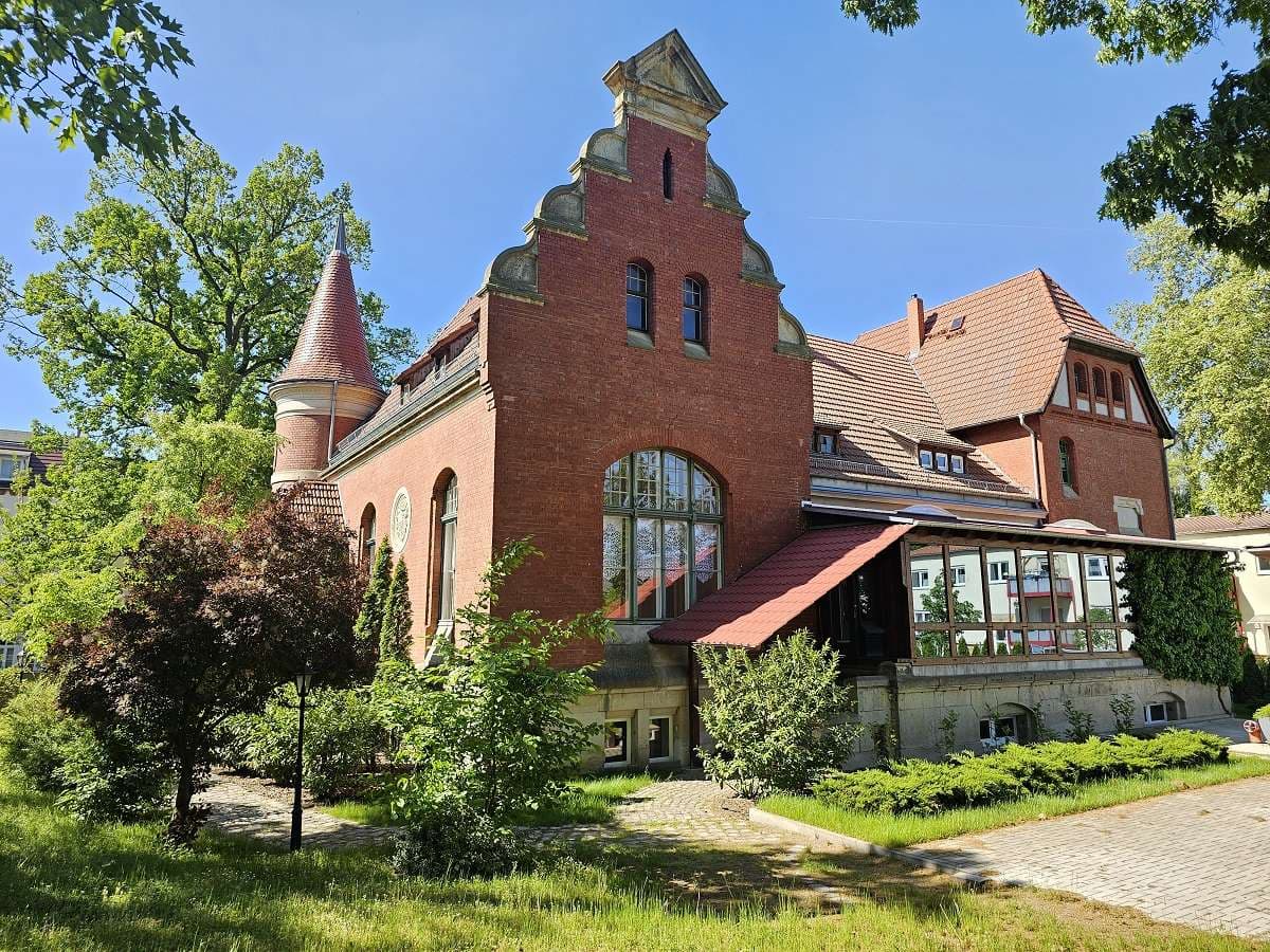Familien aufgepasst! Leben auf 715m² im historischen Offizierskasino!