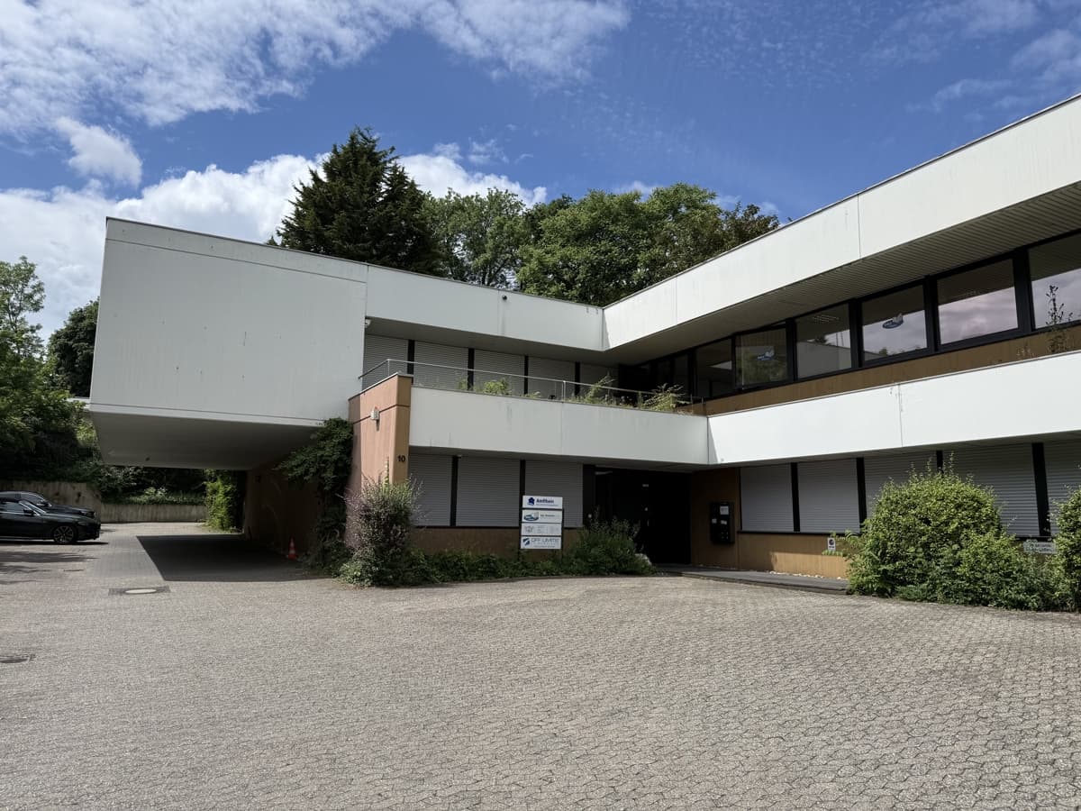BONN, zentral in Autobahnnähe, ca. 292 m² Bürofläche mit Tageslichtfenster; 8 x Büroräume, Küche, WC