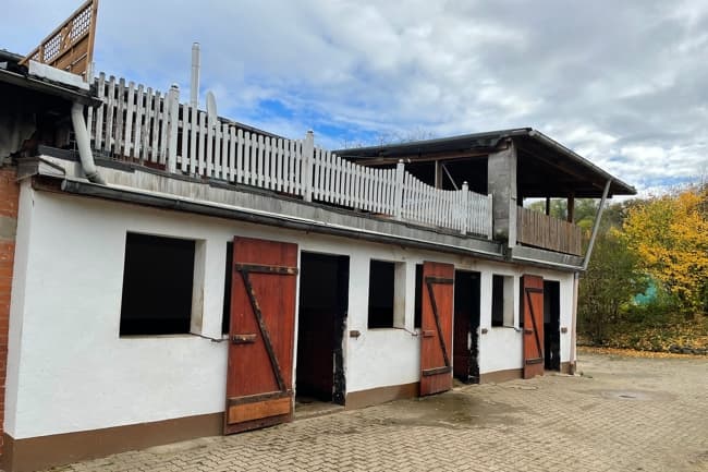Landhaus in Alleinlage, ideal für idyllisches Landleben mit Tierhaltung und Selbstversorgung.