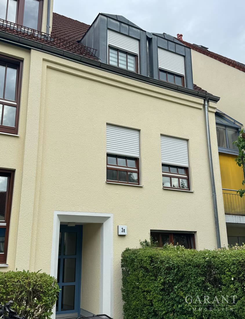 Familienfreundliche 4 Zimmer-Wohnung mit Balkon, Tiefgarage und zusätzlichem Stellplatz in Bobingen