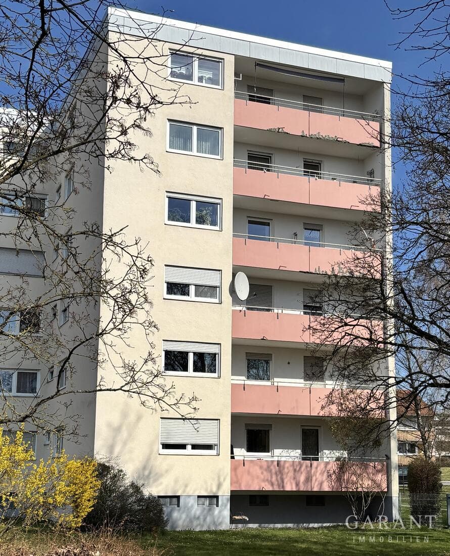 Schöne helle 4 Zimmer-Wohnung mit Balkon in Forchheim, gepflegte Anlage,  gute Infrastruktur