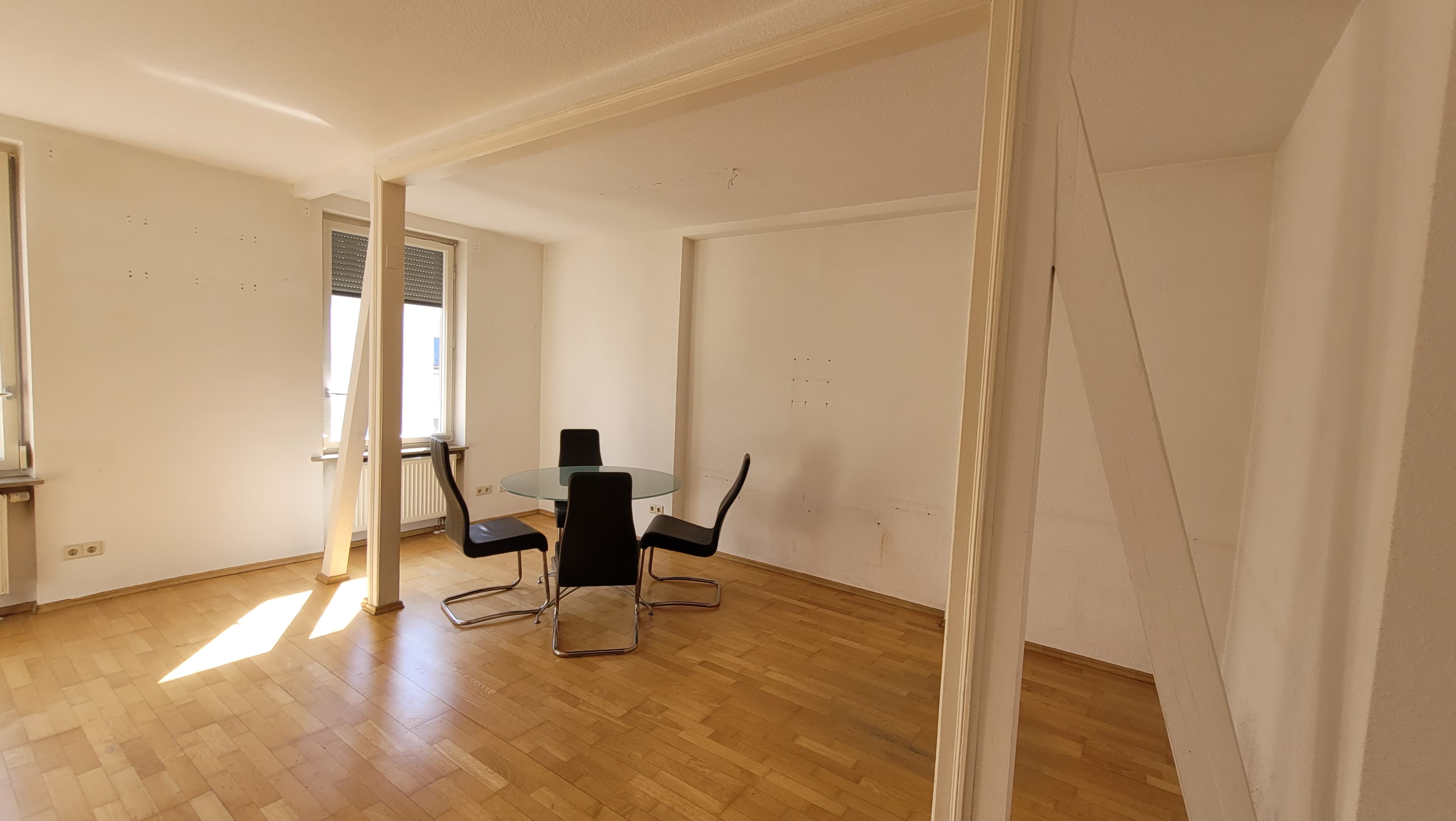 Helle 2-Zimmer-Altbauwohnung mit Balkon in Stuttgart-West