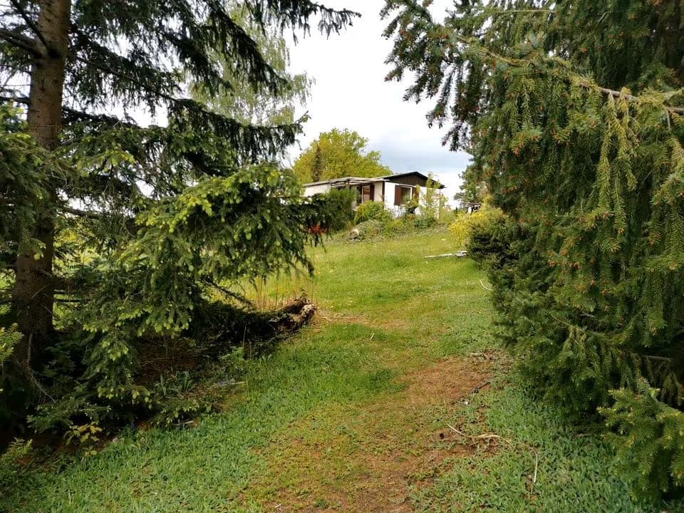 Freizeitgrundstück mit Bungalow, Garten, Eigentumsland