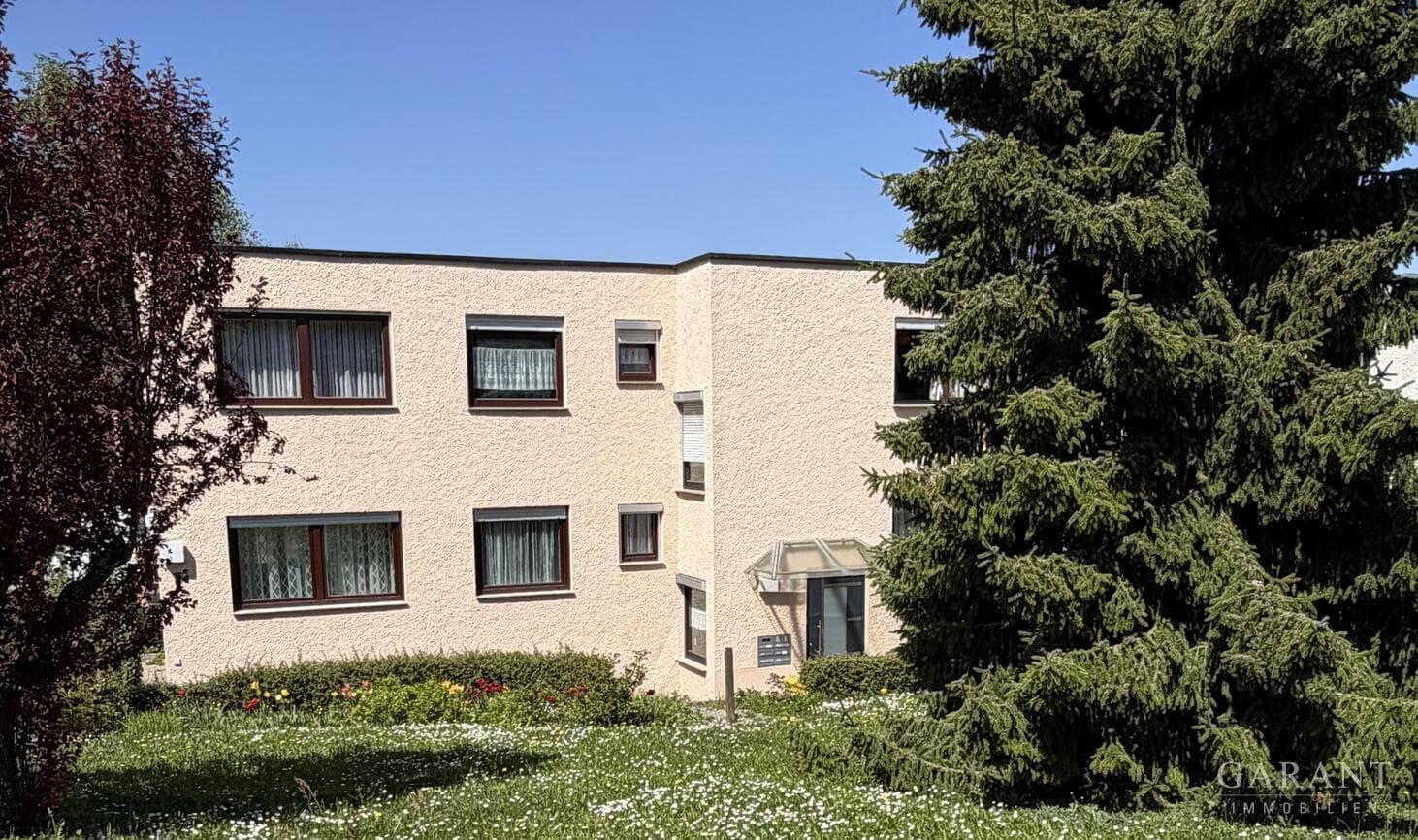 2 Zimmer-Wohnung mit großzügigem Balkon und TG-Stellplatz in ruhiger Lage von WI-Schelmenholz!