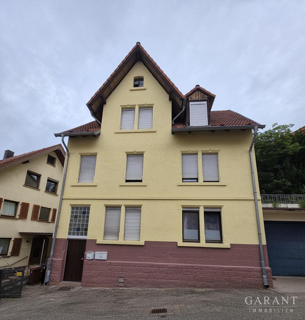 Kapitalanlage mit Potenzial: Dreifamilienhaus in Ispringen mit ca. 7,35 % möglicher Bruttorendite