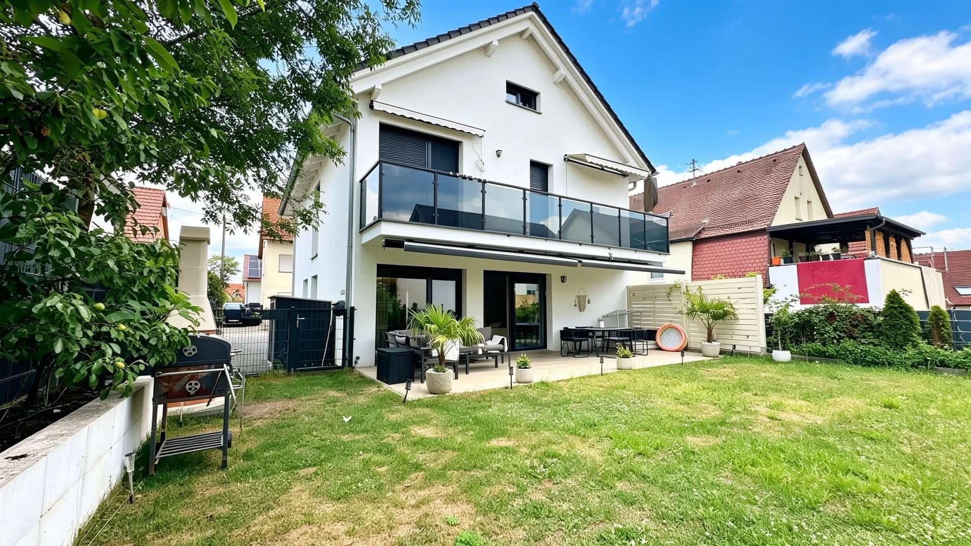 Modernes Wohnen auf großzügigem Raum – neuwertiges Einfamilienhaus mit hochwertiger Ausstattung