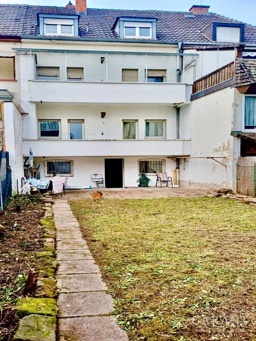 Spannendes Mehrfamilienhaus mit Entwicklungspotenzial in zentraler Lage von Lu-Friesenheim