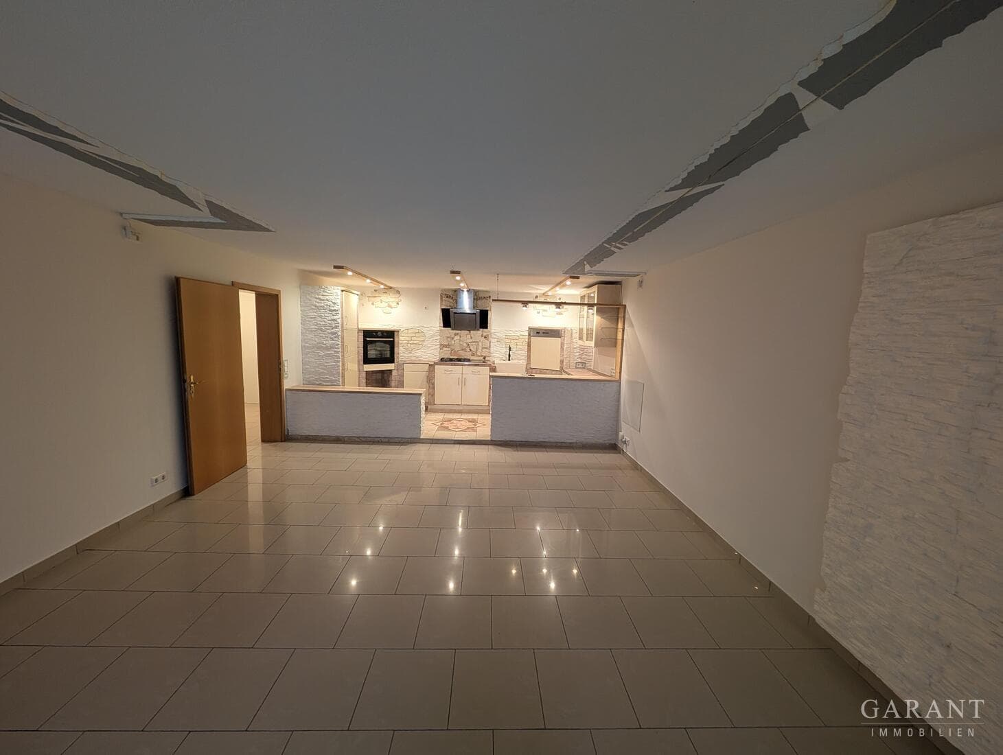 Stilvolle & großzügige 3 1/2 Zimmer-Wohnung - flexibel nutzbar, hochwertig modernisiert (2015)