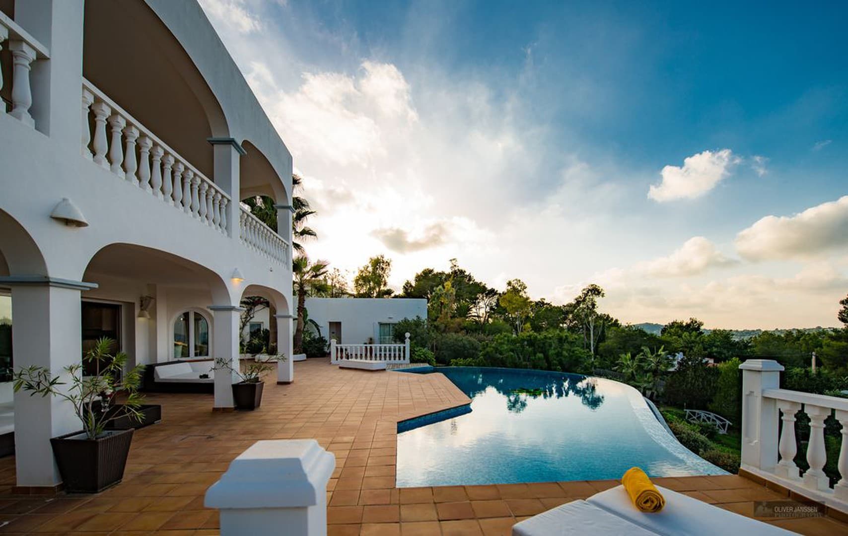 El Paraiso - Lichtdurchflutete Villa mit Meerblick