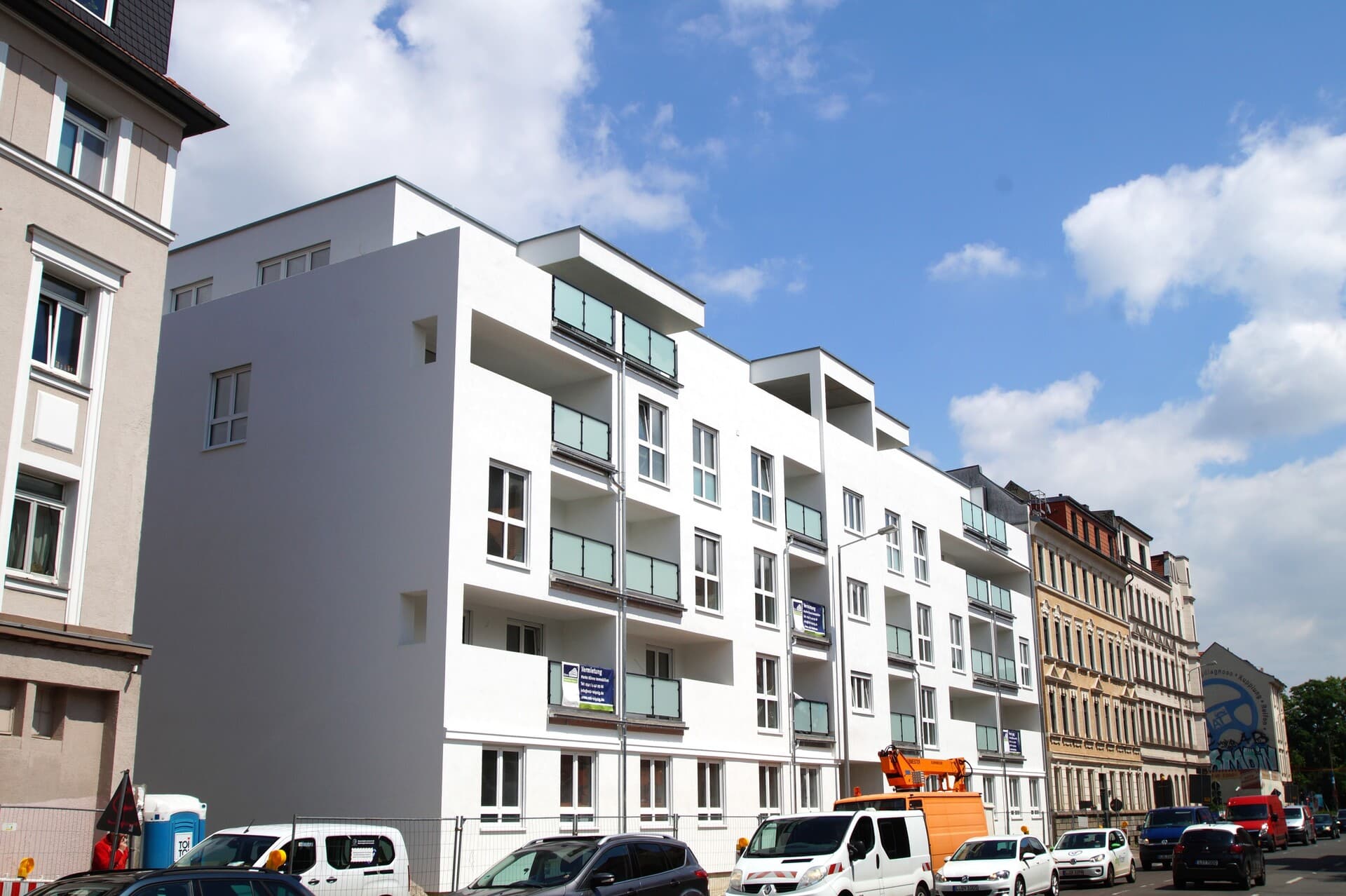 Neubau! 156 m² Reihenhaus inklusive eigenem Tiefgaragenzugang mit Stellplatz!!