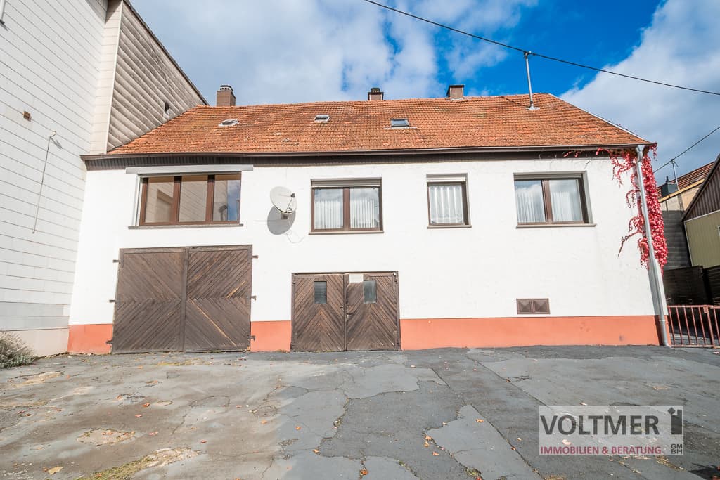 PLATZWUNDER - Einfamilienhaus mit drei Garagen und Nebengebäuden in Neunkirchen-Wiebelskirchen!