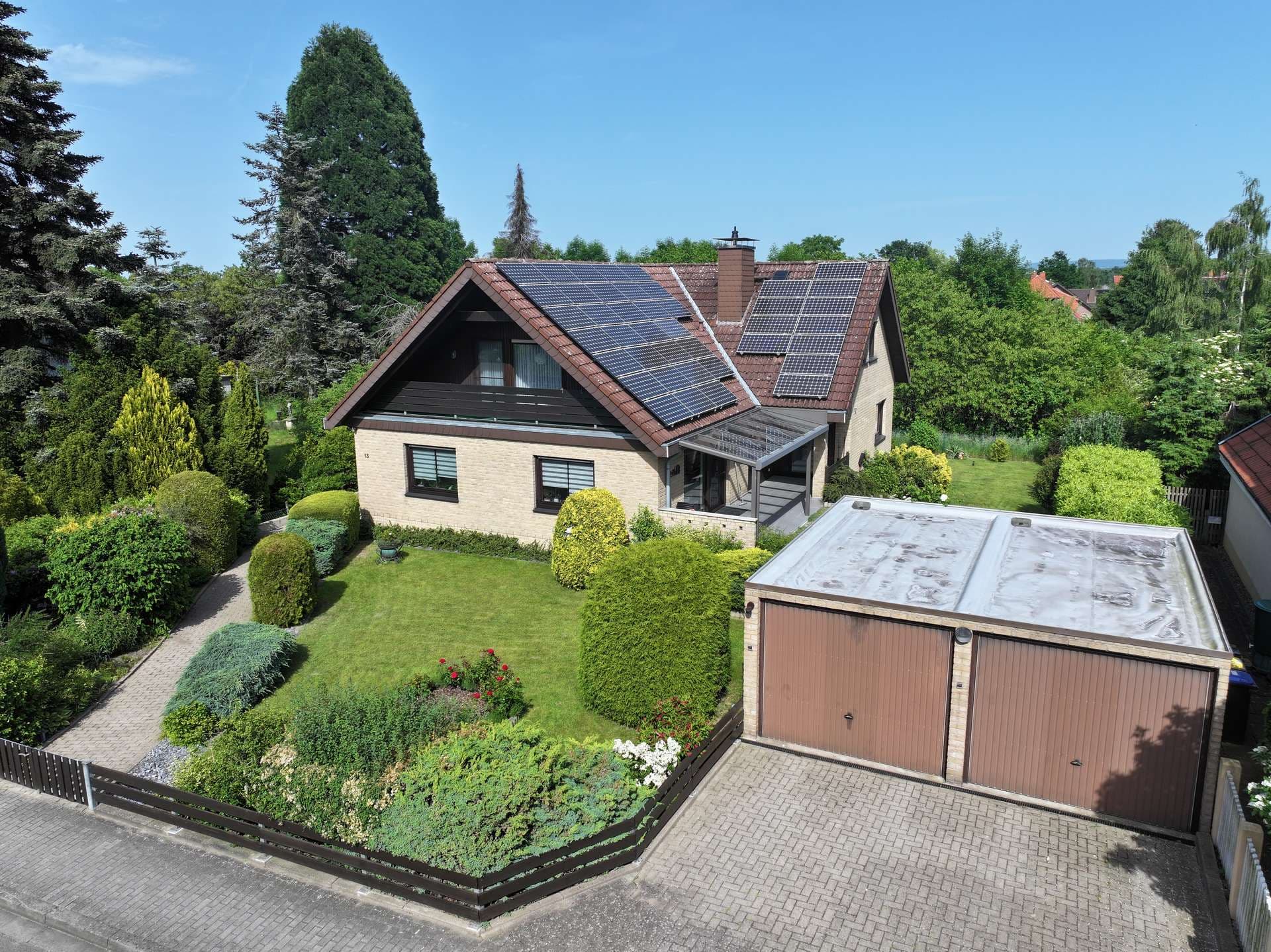 Einfamilienhaus mit Einliegerwohnung und Sonnengrundstück