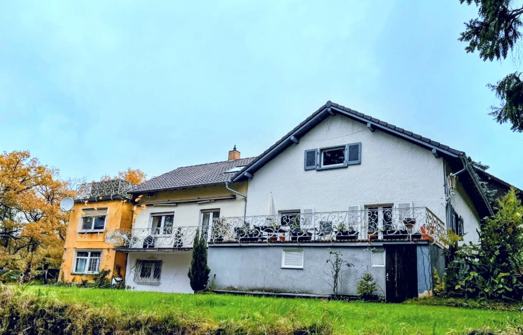 Schöne Wohngebäude mit zwei Wohnhäusern in Kaiserslautern-Erlenbach zum Verkauf