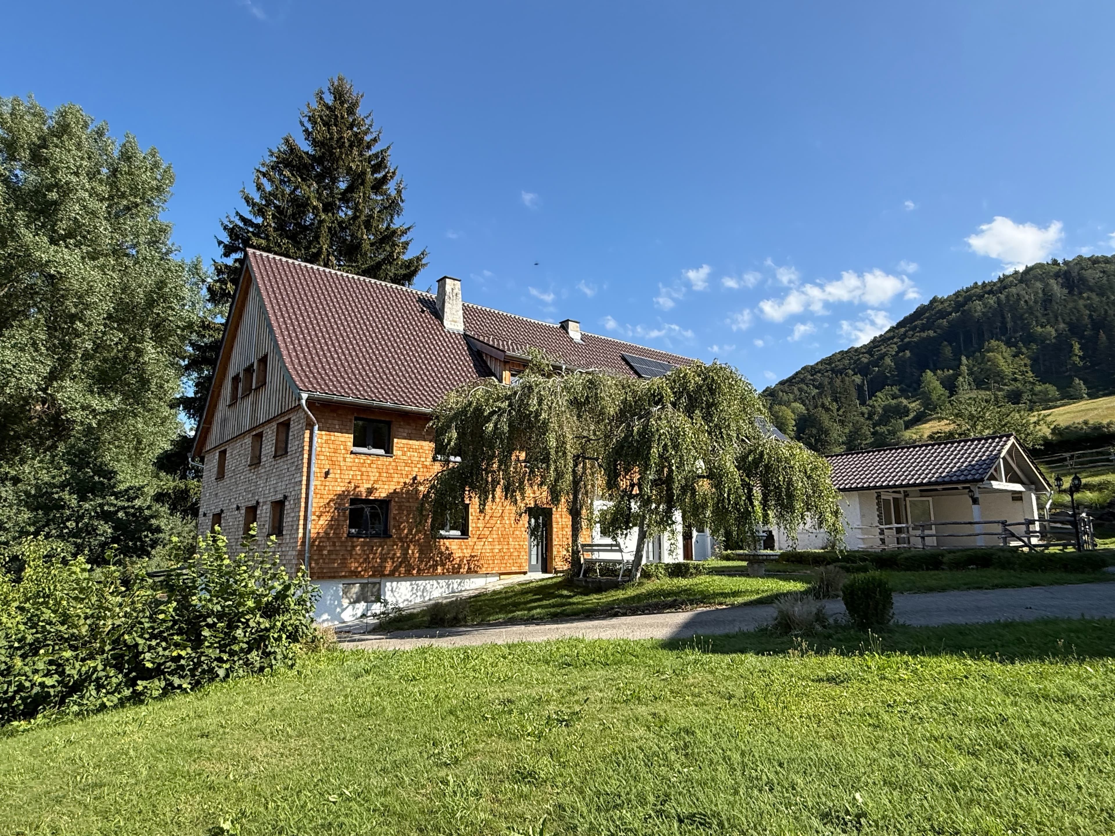 Exklusive Neubau-6 Zimmer-Maisonetten-Wohnung mit Garten und Bergsicht