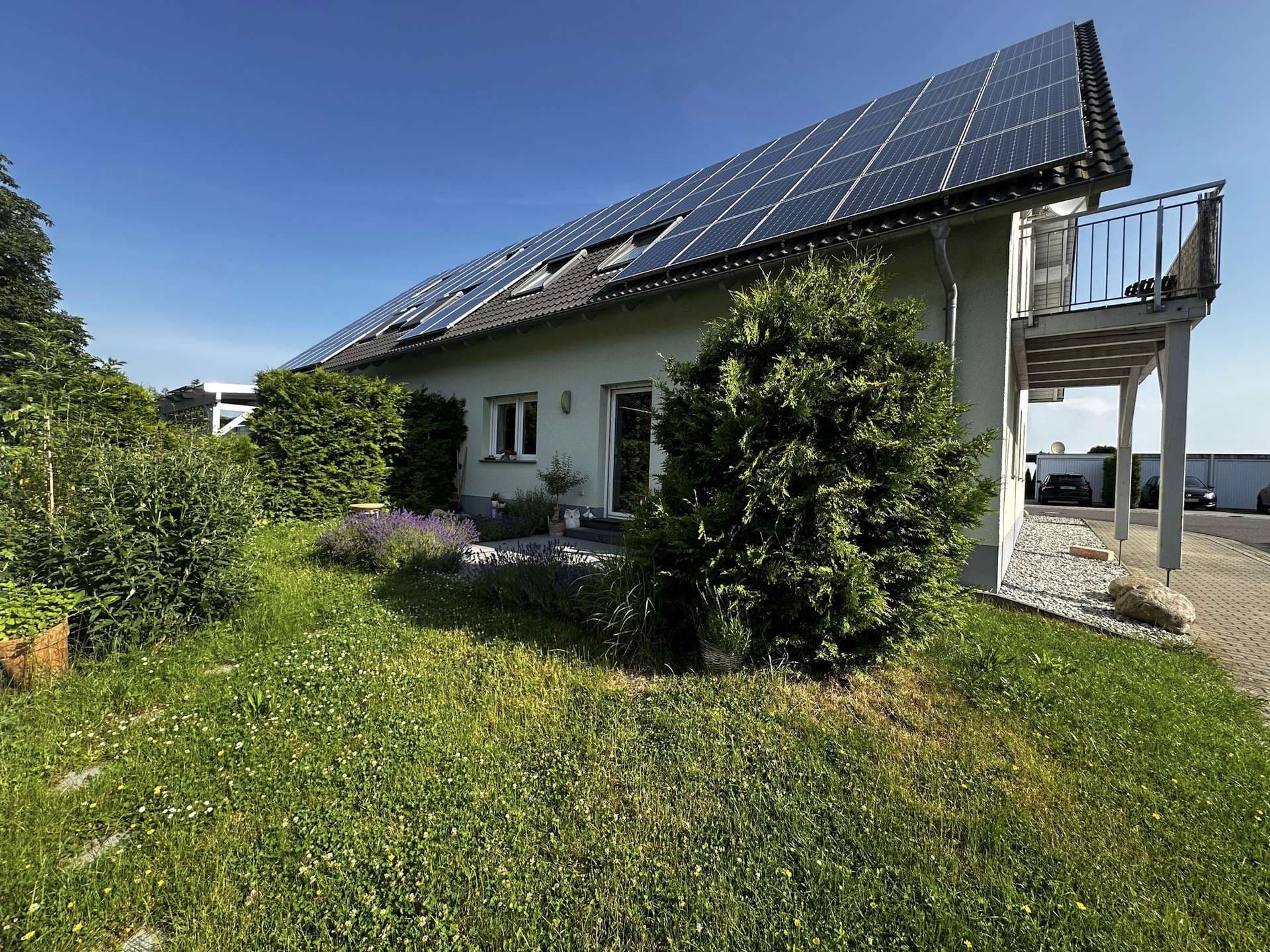 Exklusive Gartenwohnung! Stellplatz und Garage | Fußbodenheizung | Luft-Wärme-Pumpe