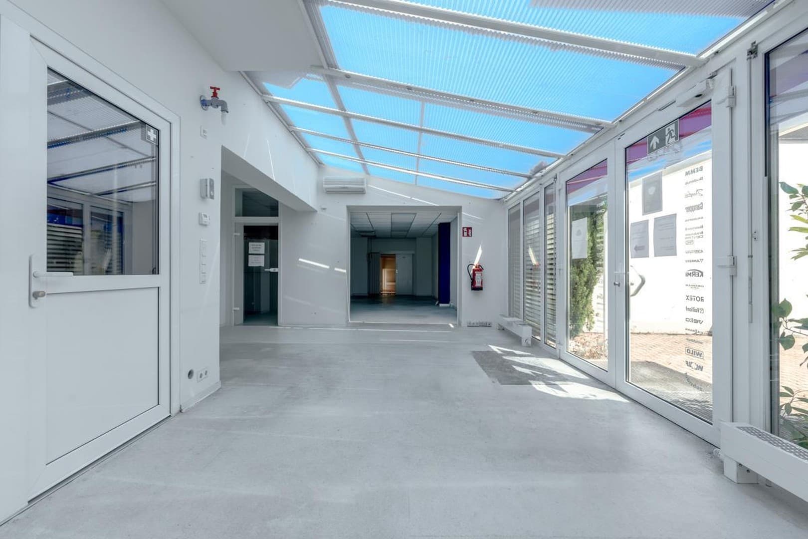 Büro + Werkstatt + Showroom | Glaseingang | ab 393 m² bis 700 m² | sofort! Kostenlose Werbefläche!
