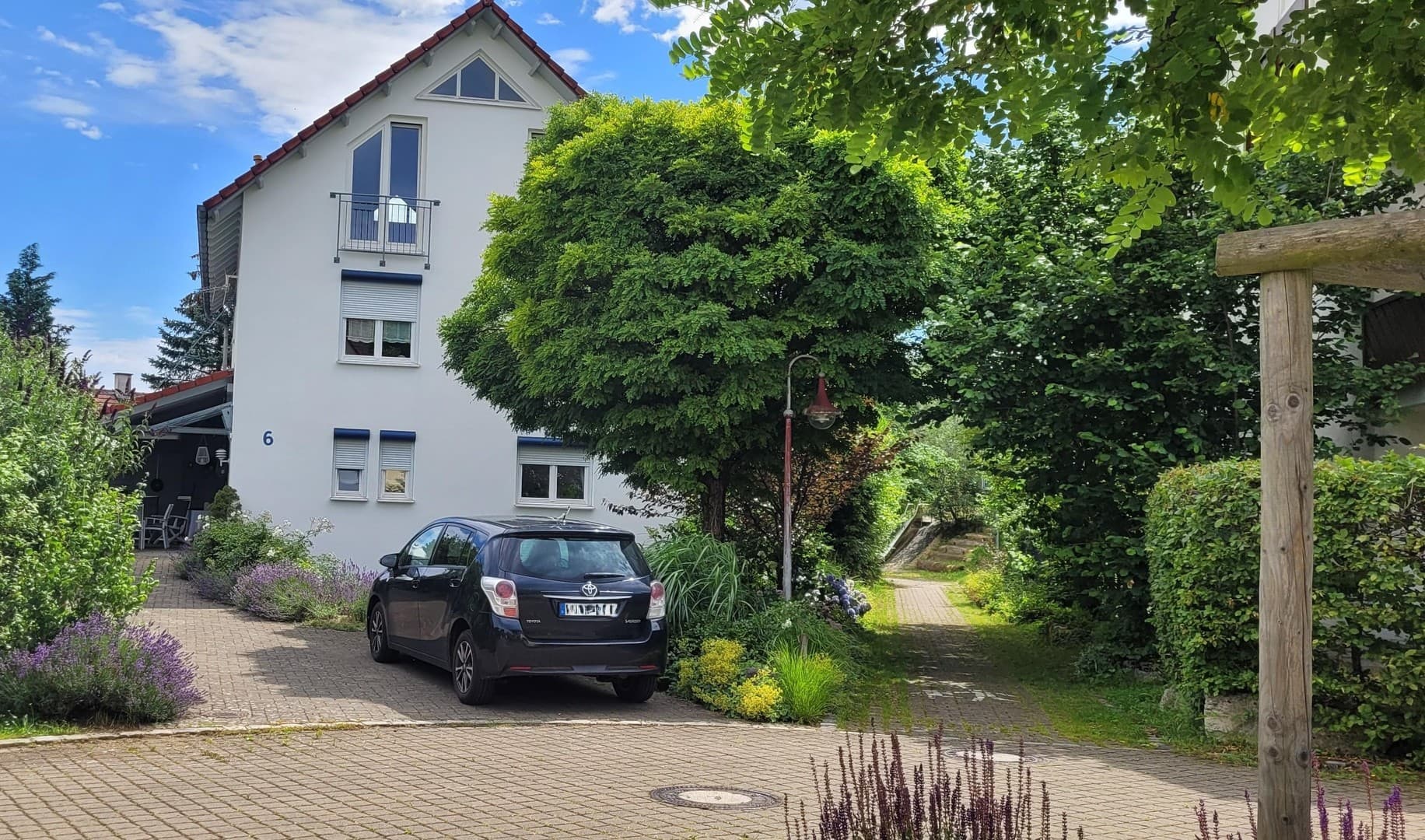 Freistehendes Familienhaus in ruhiger Sackgasse – 223 m², Dachstudio & separater Bürobereich