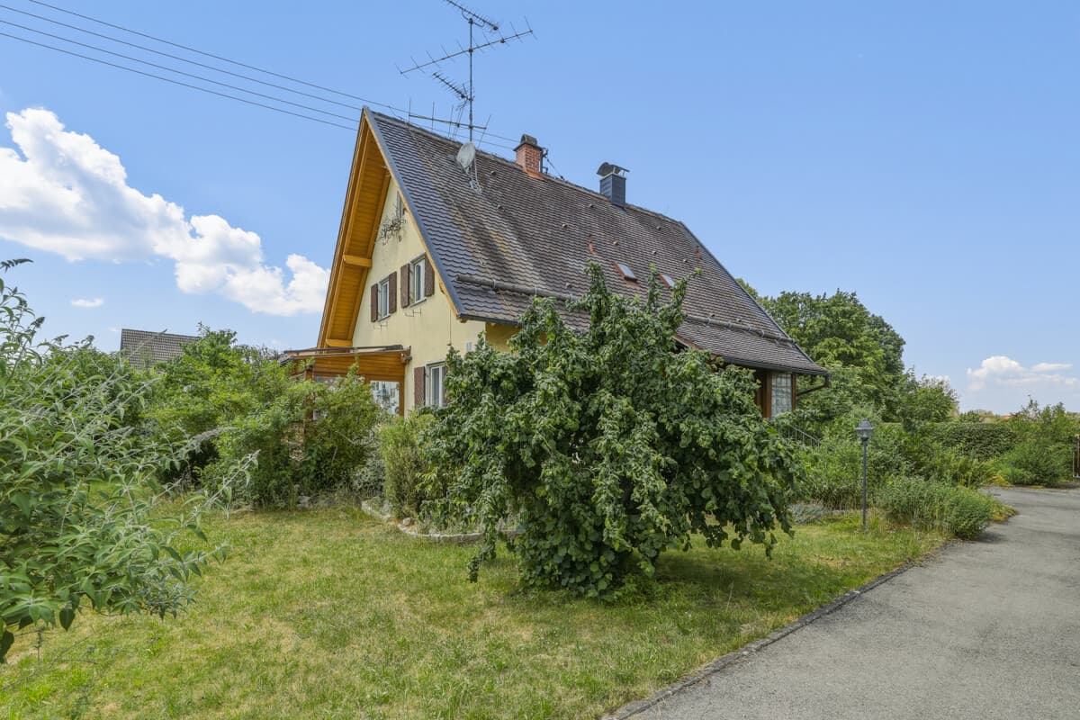 Gepflegtes Einfamilienhaus mit großem Garten in Lengenfeld