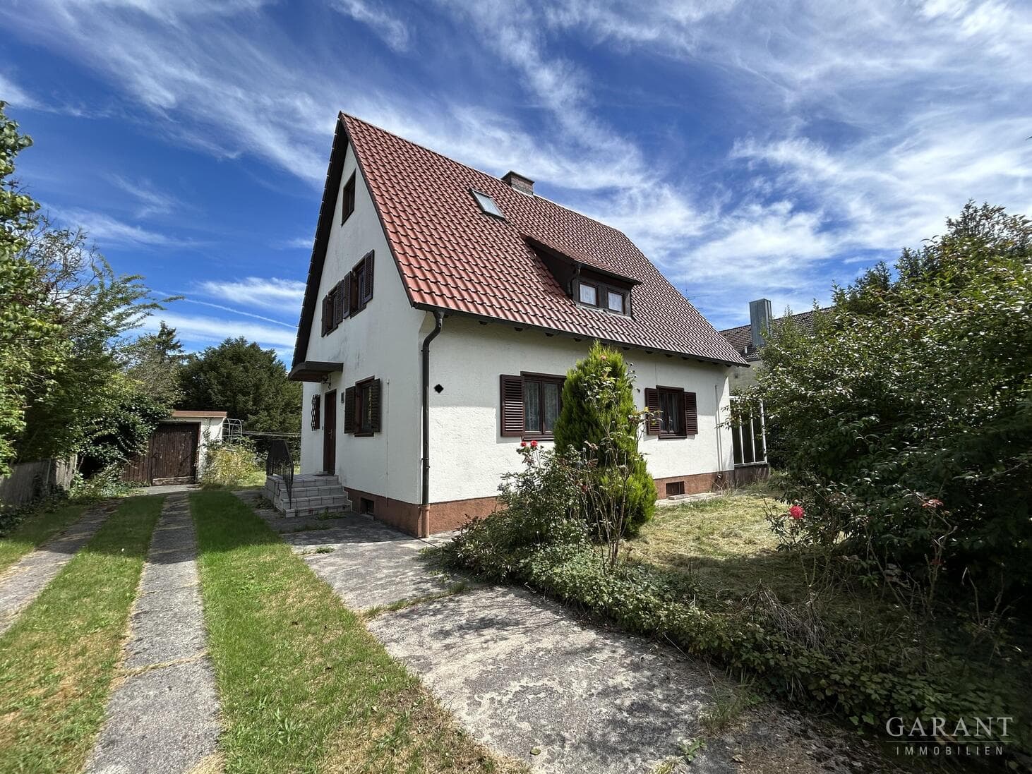 Renovierer aufgepasst! Hübsches Einfamilienhaus auf großem Grundstück, ca. 7 Minuten zur S-Bahn