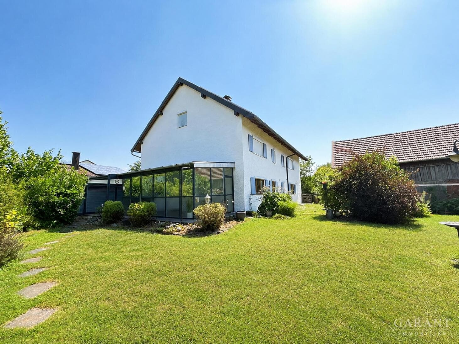 Mehrfamilienhaus mit großem Garten - ideal für Mehrgenerationenwohnen, Eigennutzer u. Kapitalanleger