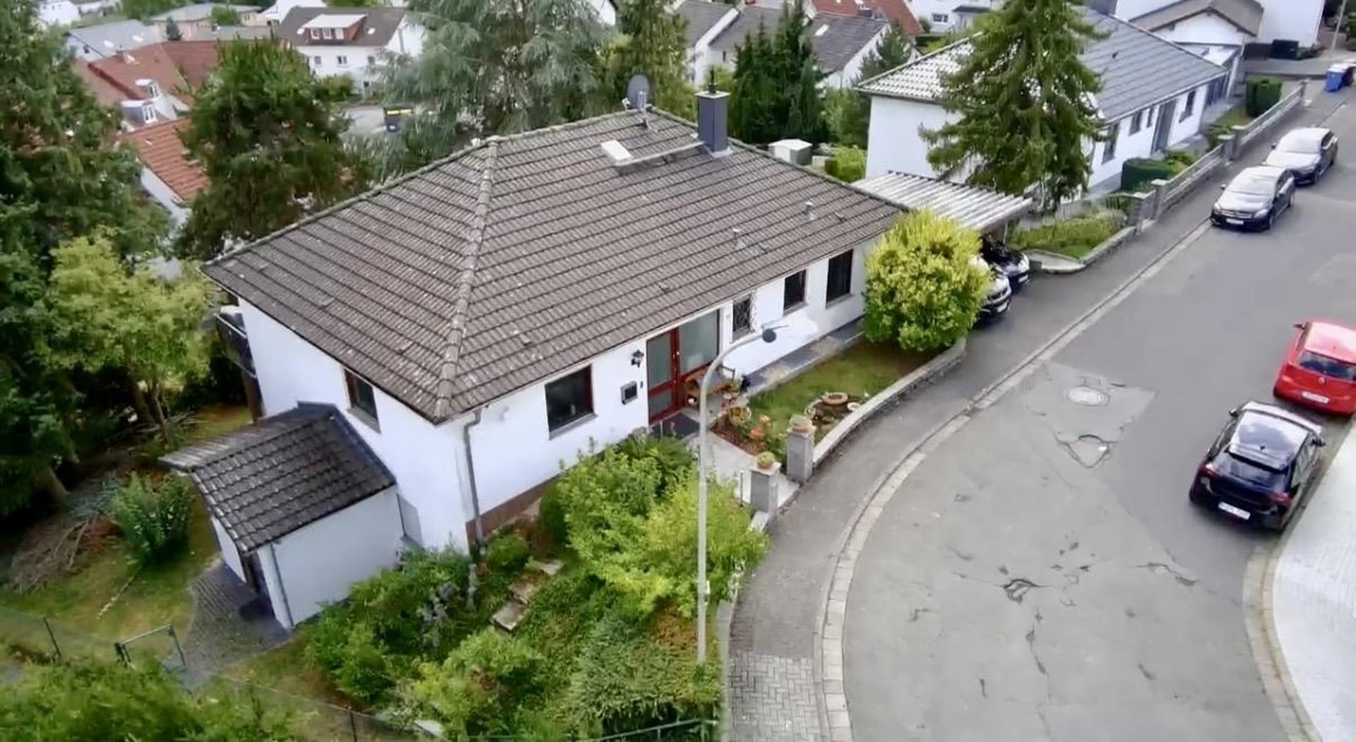 Zweifamilienhaus mit 2 sep. Wohneinheiten | Mögl. Anlageobjekt