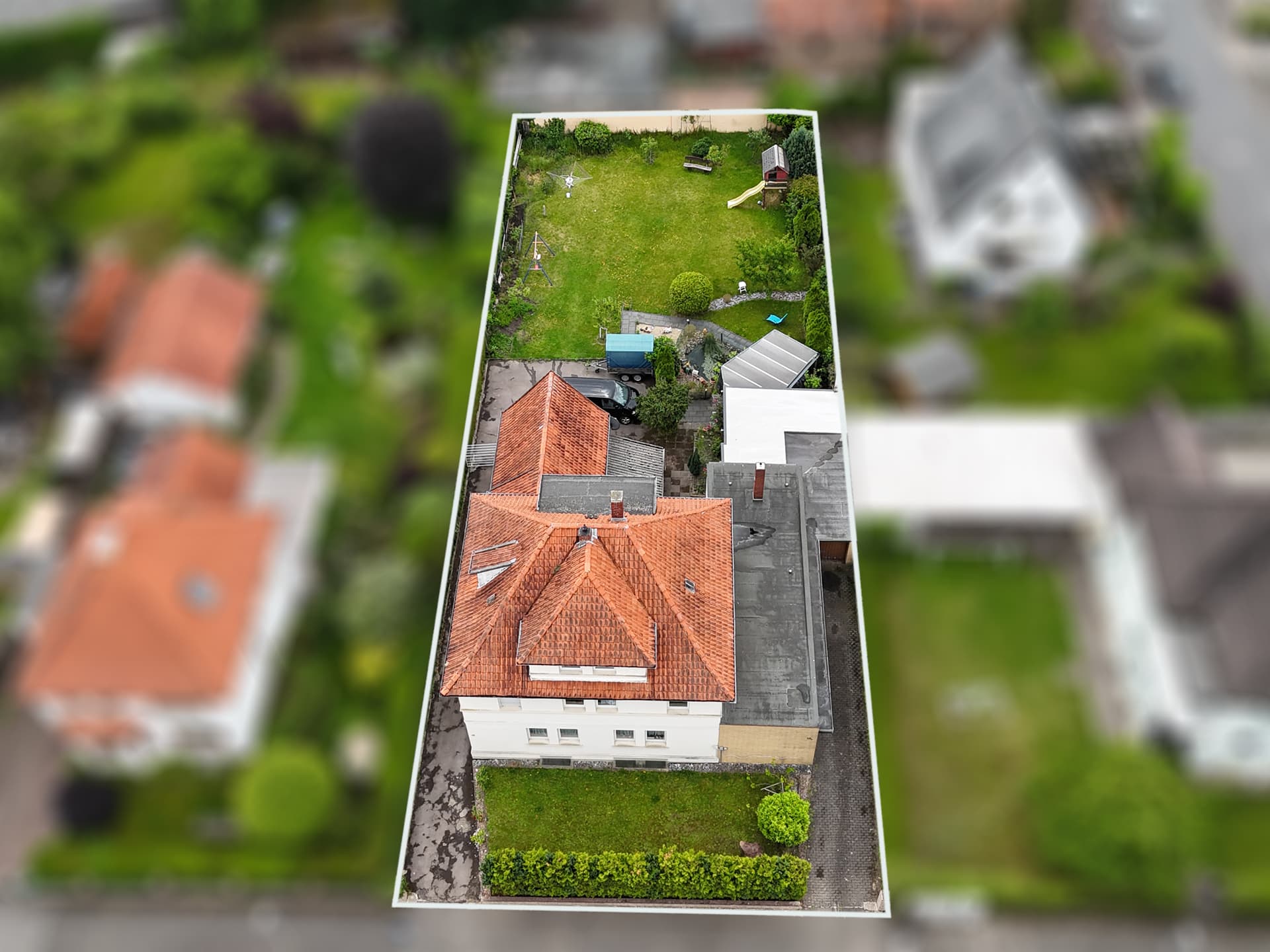 Wohnen & Vermieten: 4-Familienhaus mit 146 m² EG-Wohnung und 1.080 m² Grundstück in Bad Salzuflen